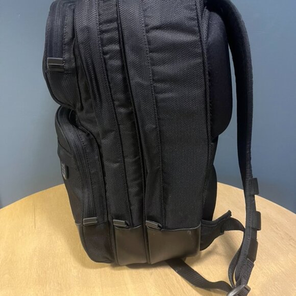 TUMI Backpack – Durable & Sleek Design